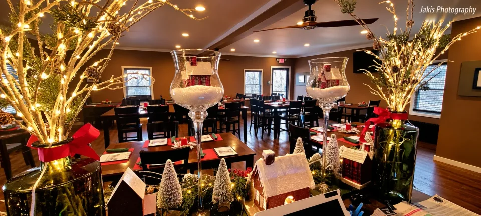 Christmas Dining Room at 2 Brothers Restaurant