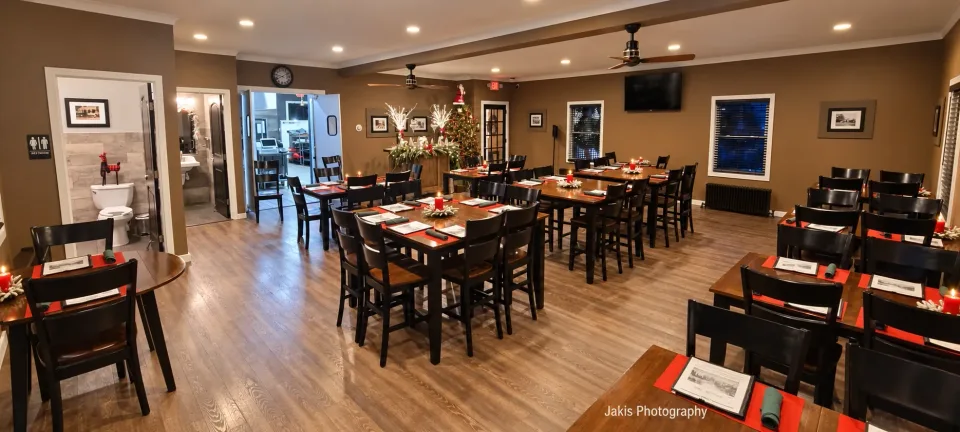 Christmas Dining Room at 2 Brothers Restaurant