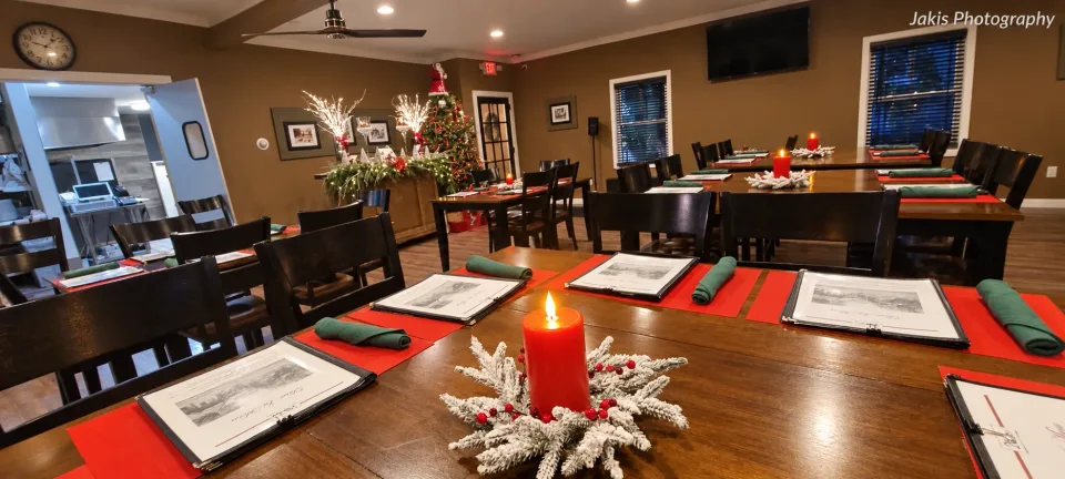 Christmas Dining Room at 2 Brothers Restaurant