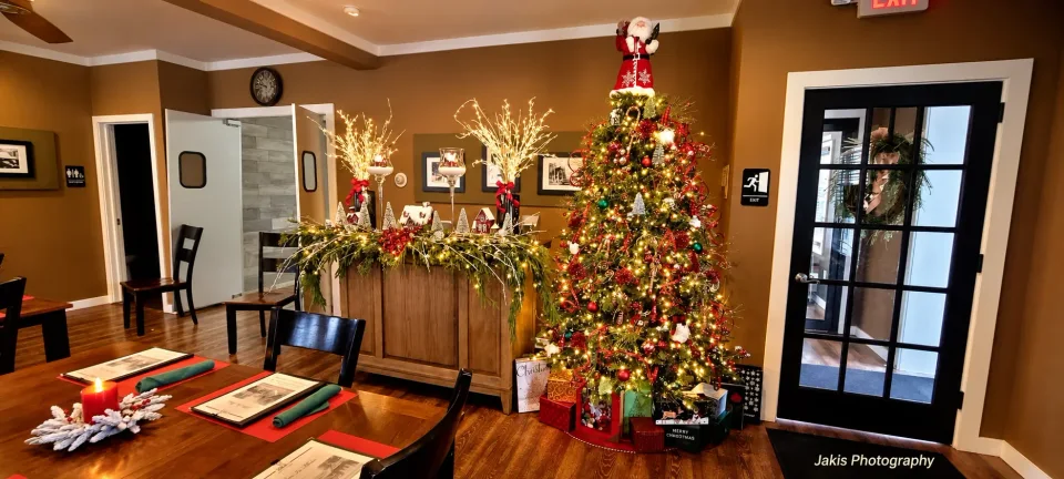 Holiday Tablescapes & Decor at 2 Brothers Restaurant