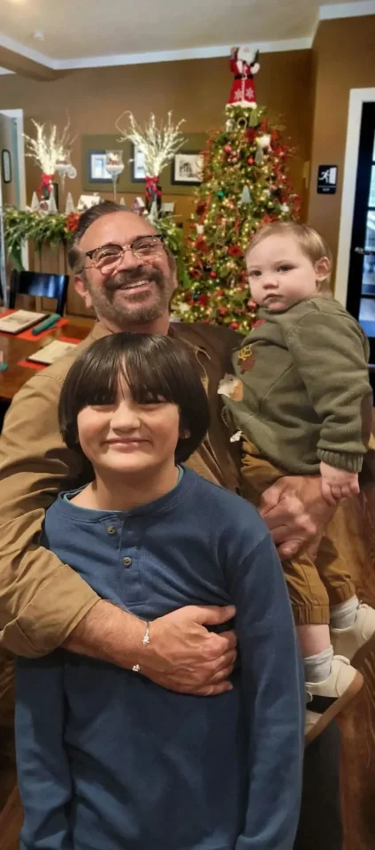 Holiday Family Portraits at 2 Brothers Restaurant