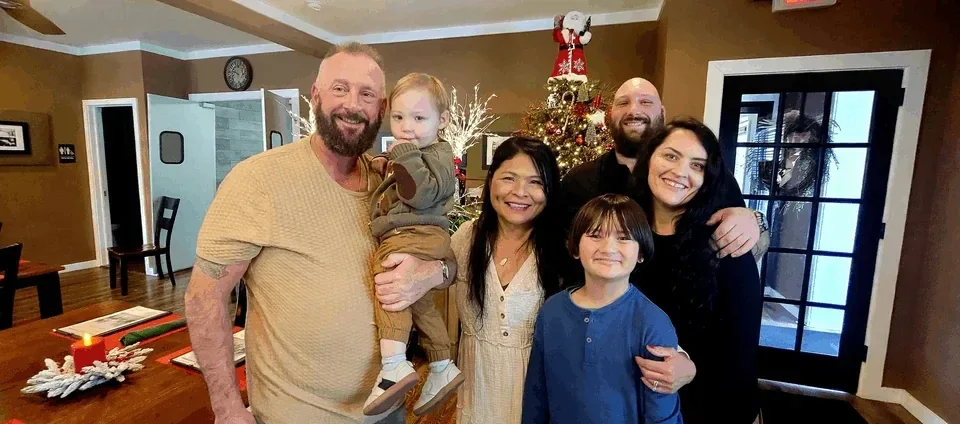 Holiday Family Portraits at 2 Brothers Restaurant
